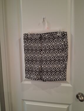 Mario Serrani Black and White Geometric Shorts Size 6
